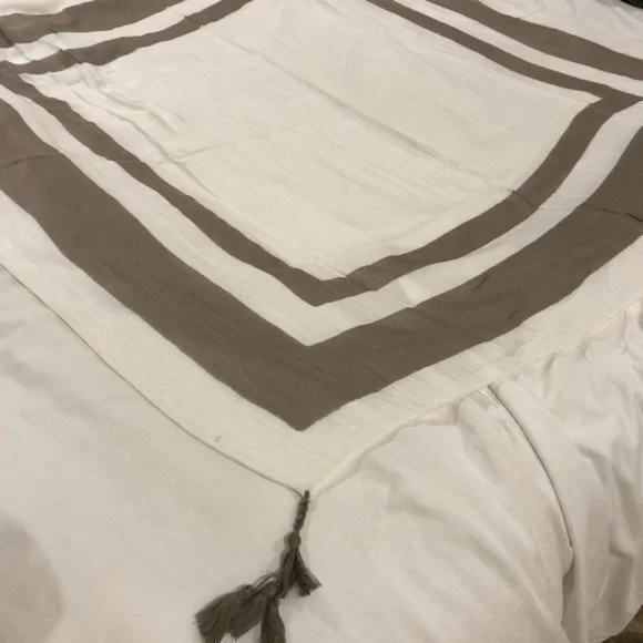 Lonna & Lily Tassel Scarf w/Gray Color Block NWT - Picture 2 of 8